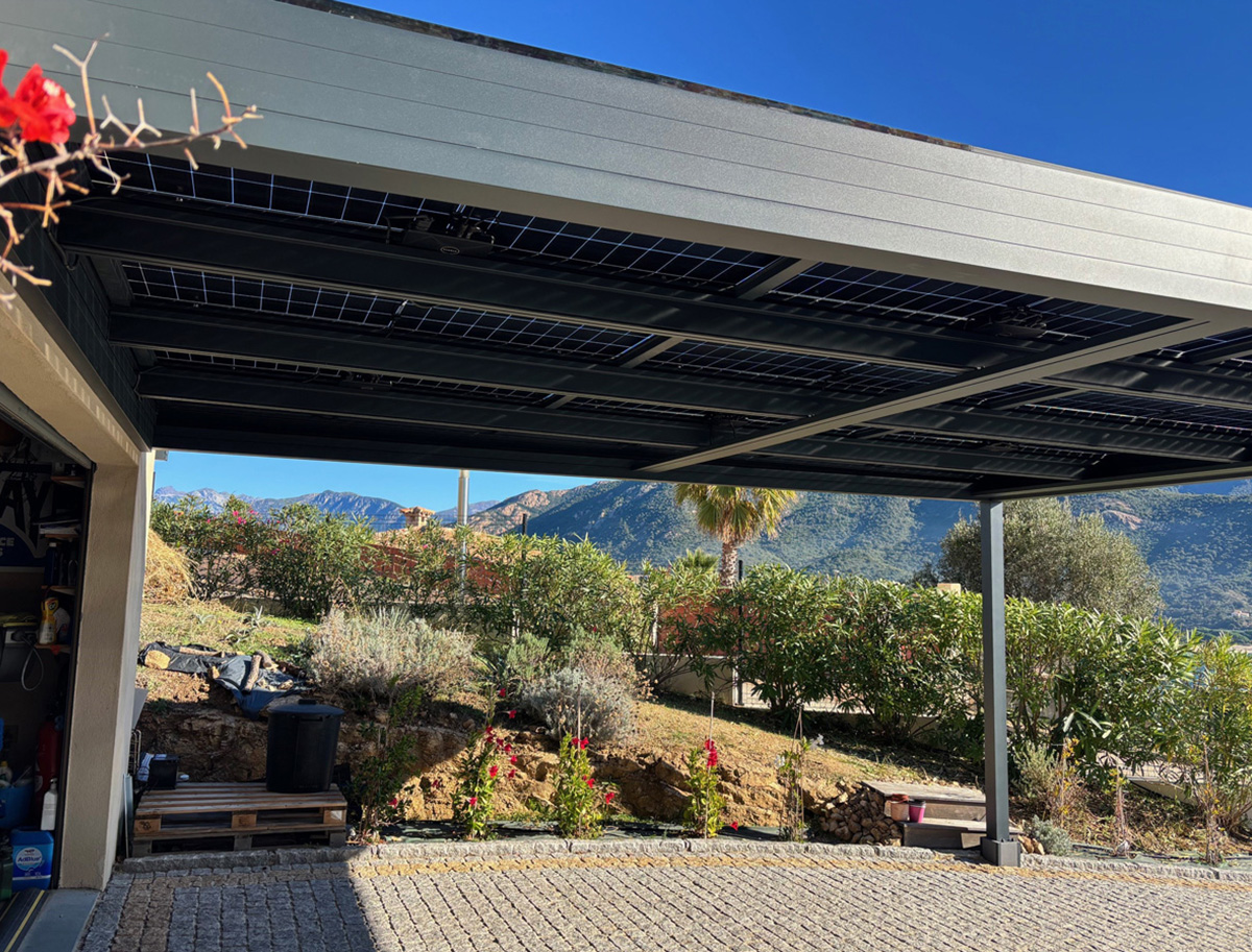 Panneaux solaires carport HITIA